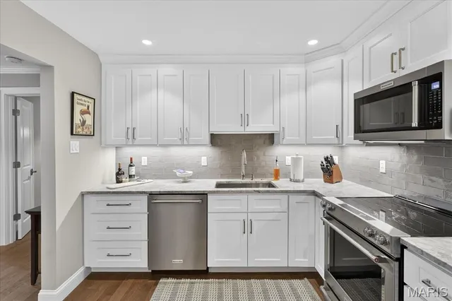 $350,000 | 4355 Maryland Avenue, Unit 319, St. Louis, MO 63108