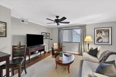 $350,000 | 4355 Maryland Avenue, Unit 319, St. Louis, MO 63108