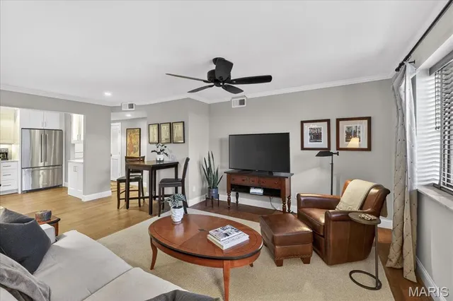 $350,000 | 4355 Maryland Avenue, Unit 319, St. Louis, MO 63108