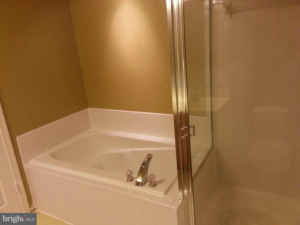 45053 Fellowship Square Ashburn, VA 20147 - Photo 3 of 9 a close up of a bathtub