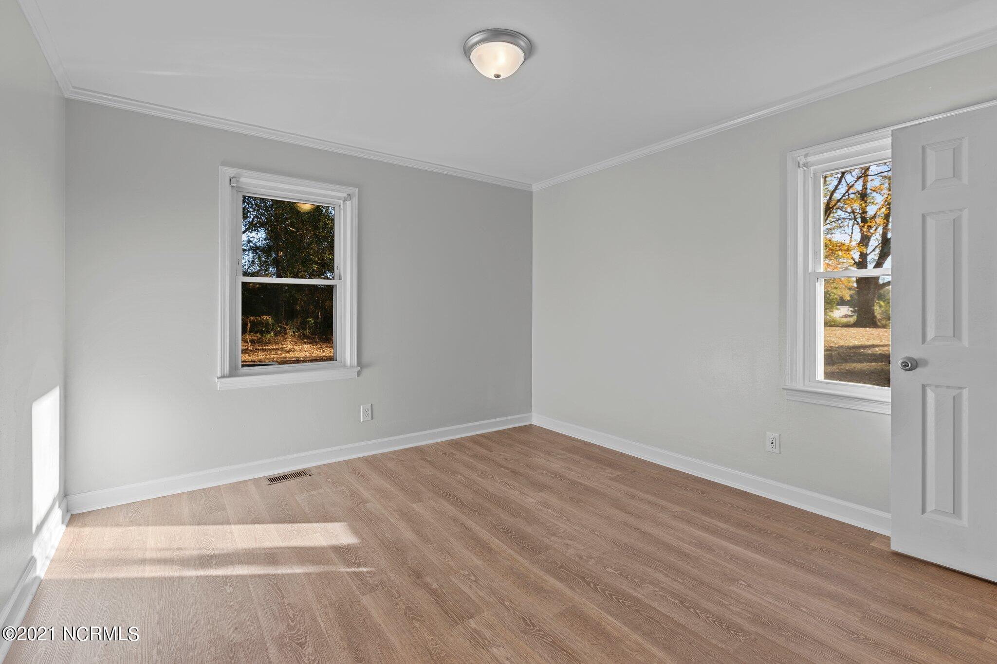 2064 East Hanrahan Road Grifton, NC 28530 - Photo 25 of 31 Primary Bedroom