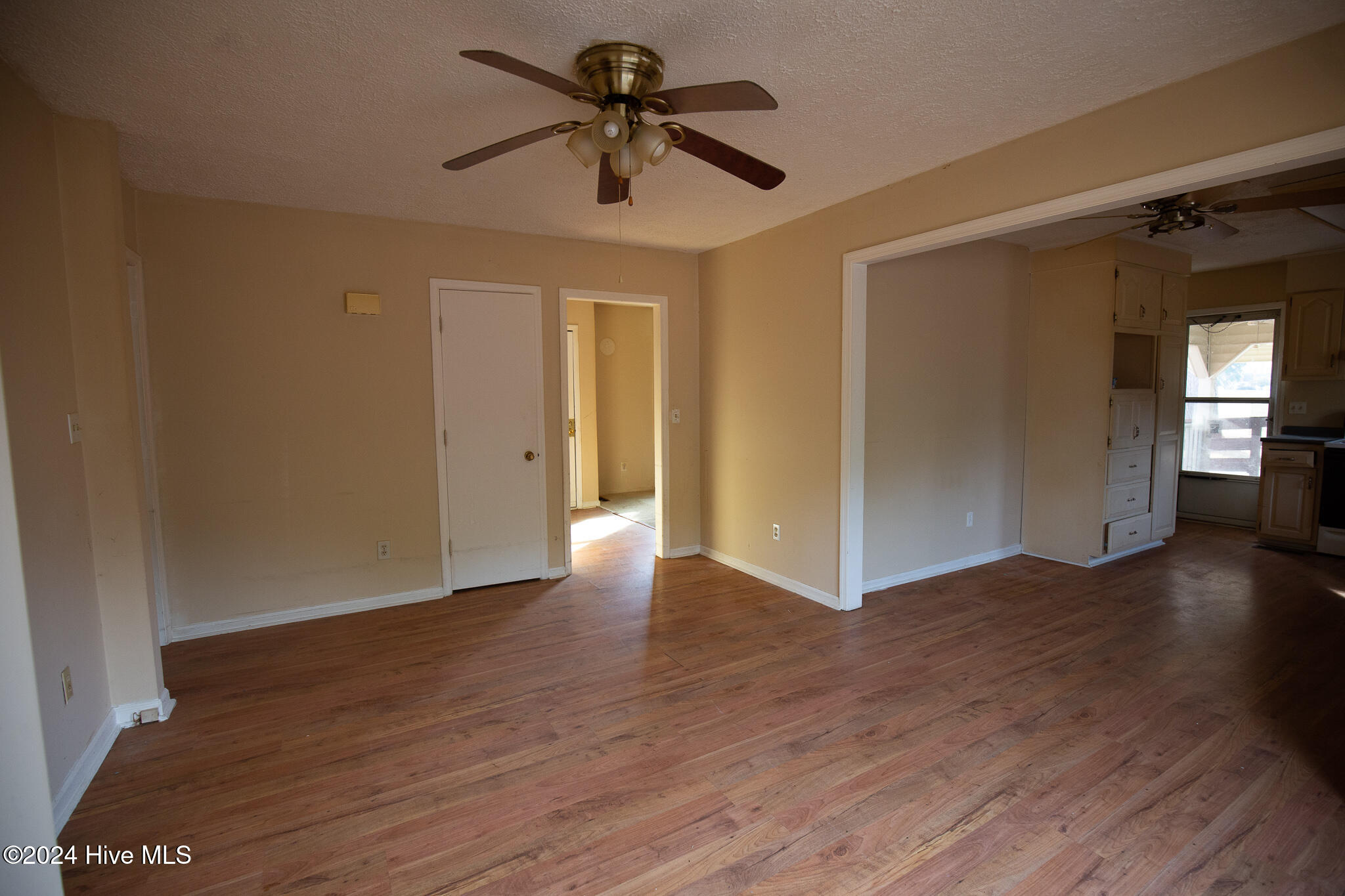865 Silver Spoon Road Evergreen, NC 28438 - Photo 12 of 33 Evergreen dining to kitchen2