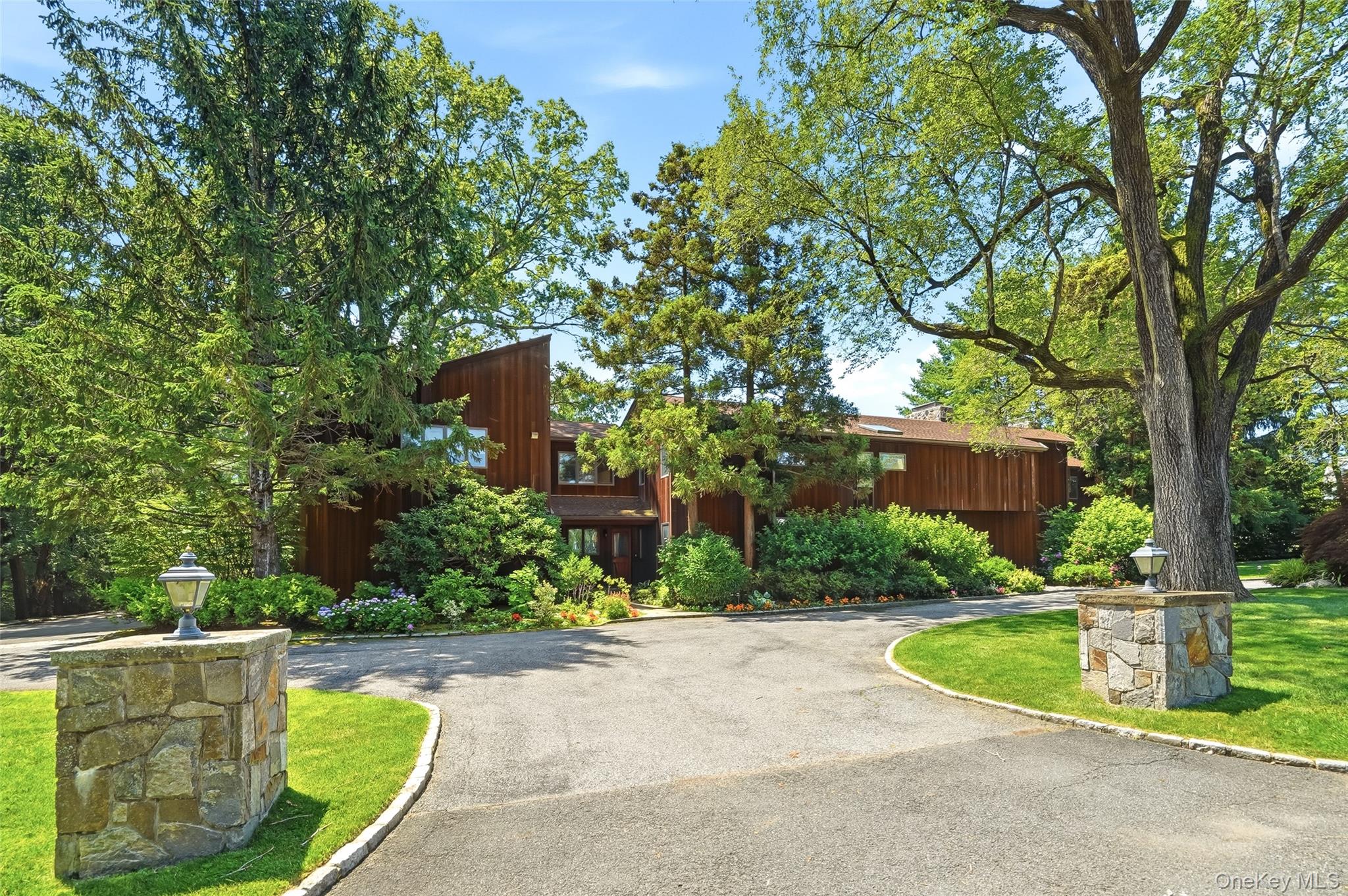 10 Beverly Road Purchase, NY 10577 - Photo 2 of 32