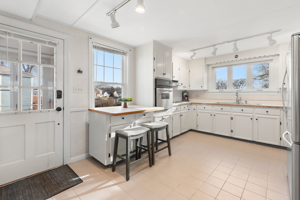 32 South Pine Street Haverhill, MA 01835 - Photo 8 of 37