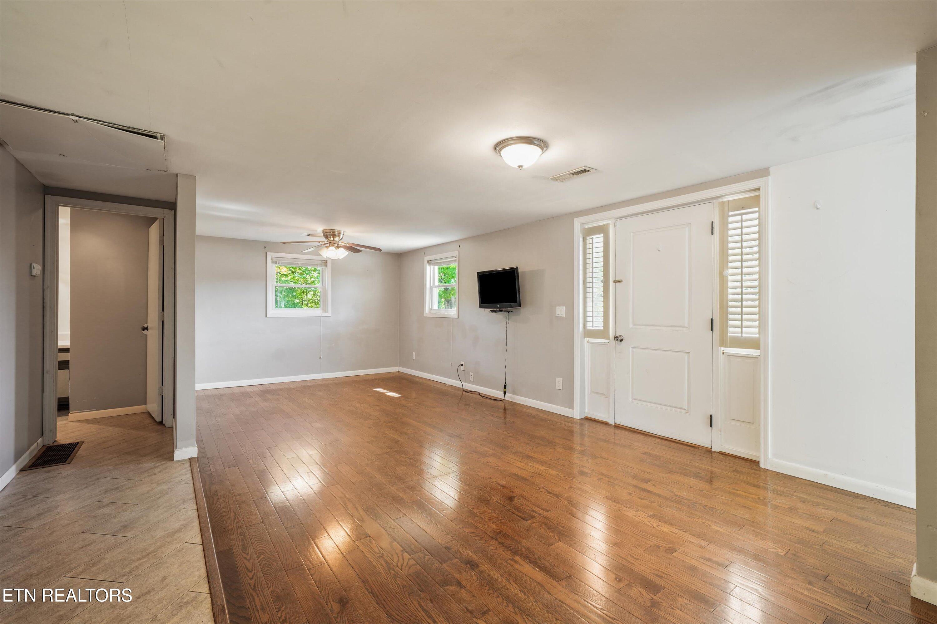 1832 Amherst Road Knoxville, TN 37909 - Photo 7 of 37 12-1832 Amherst Rd 17