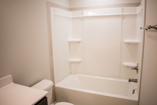 112 Cherry Fields Clarksville, TN 37042 - Photo 18 of 19 a bathroom with a bathtub and a toilet