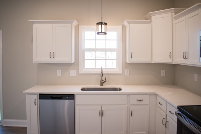 112 Cherry Fields Clarksville, TN 37042 - Photo 3 of 19 a kitchen with appliances cabinets and a window