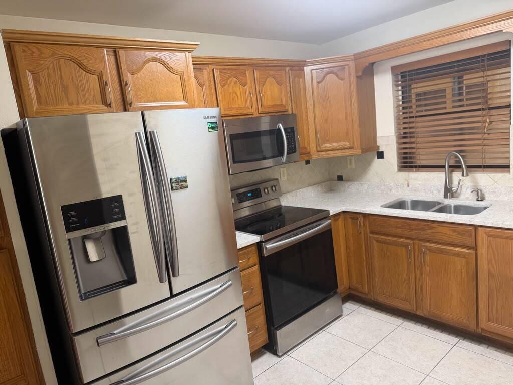 2977 Riverside Drive Coral Springs, FL 33065 - Photo 13 of 24 WhatsApp Image 2026-06-28 at 16.50.53 (1