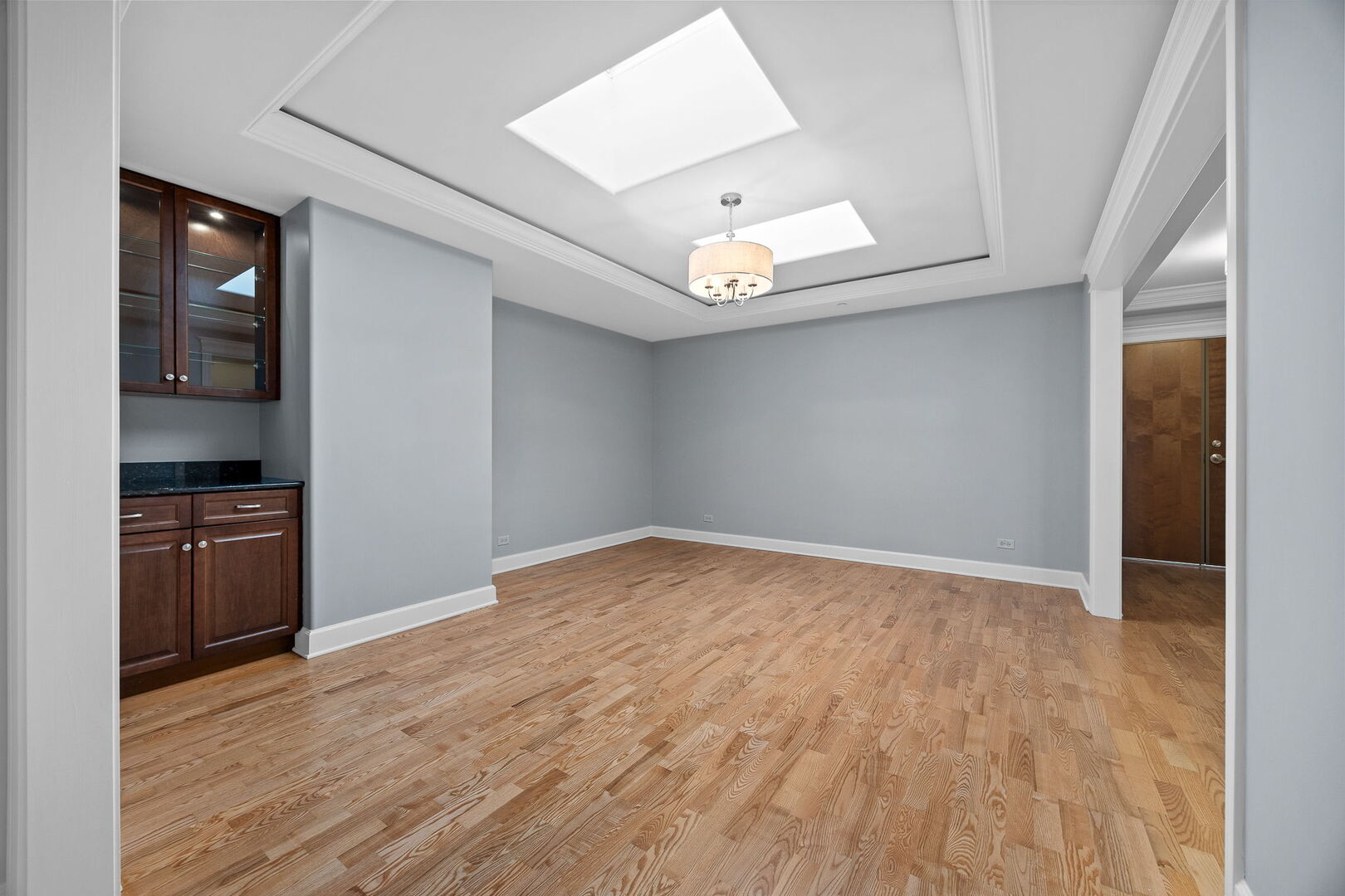 10 East Burlington Street, Unit 4B Riverside, IL 60546 - Photo 14 of 51 Gallery Image 14