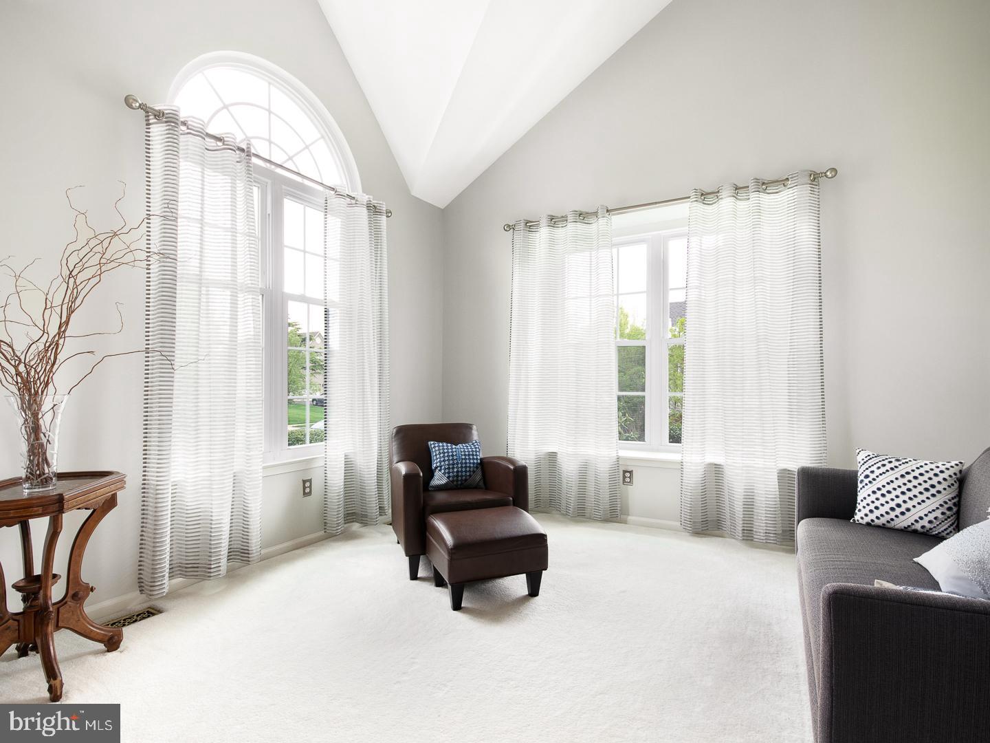 33 Mallard Drive Mount Laurel, NJ 08054 - Photo 5 of 48 Living Room