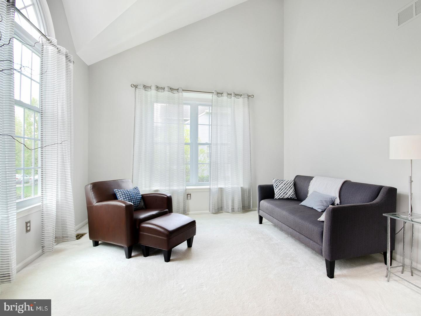 33 Mallard Drive Mount Laurel, NJ 08054 - Photo 6 of 48 Living Room