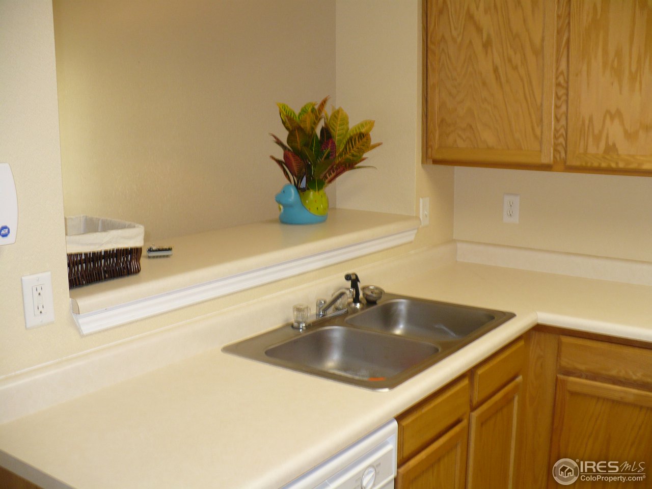 930 Button Rock Drive, Unit 80 Longmont, CO 80504 - Photo 7 of 19 Kitchen