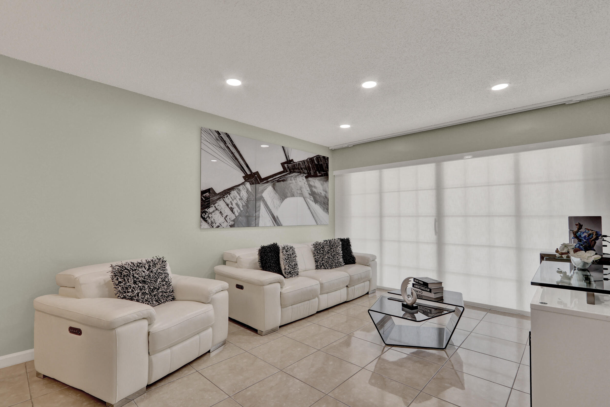 502 Davis Road, Unit 12 Palm Springs, FL 33461 - Photo 8 of 23 Living Room