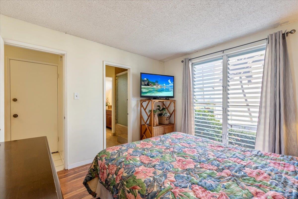 1002 South Kihei Road, Unit 212 Kihei, HI 96753 - Photo 39 of 50 a bedroom with a bed and a window