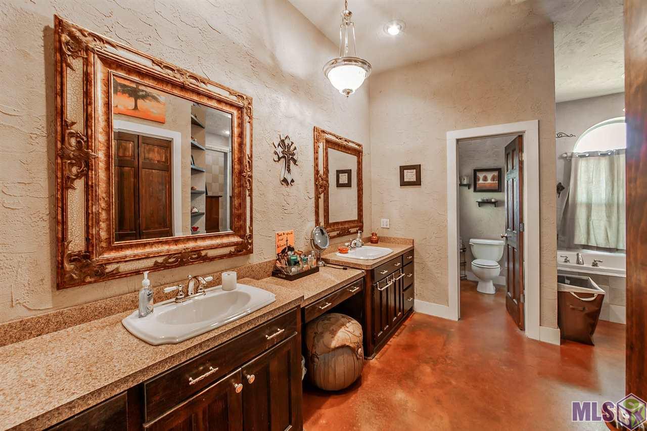 611 Highway 653 Raceland, LA 70394 - Photo 12 of 19 Primary bathroom suite