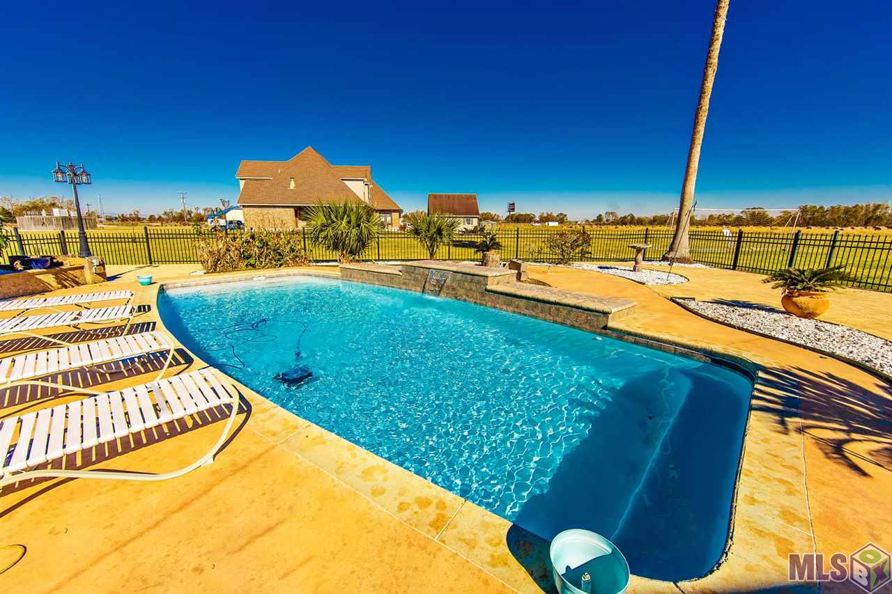 611 Highway 653 Raceland, LA 70394 - Photo 4 of 19 Inground pool