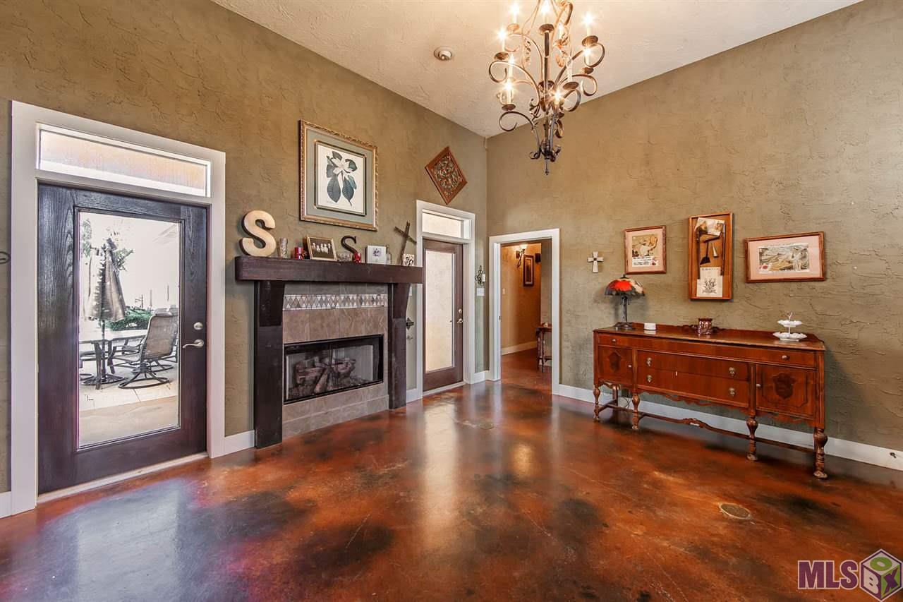 611 Highway 653 Raceland, LA 70394 - Photo 5 of 19 Foyer/parlor