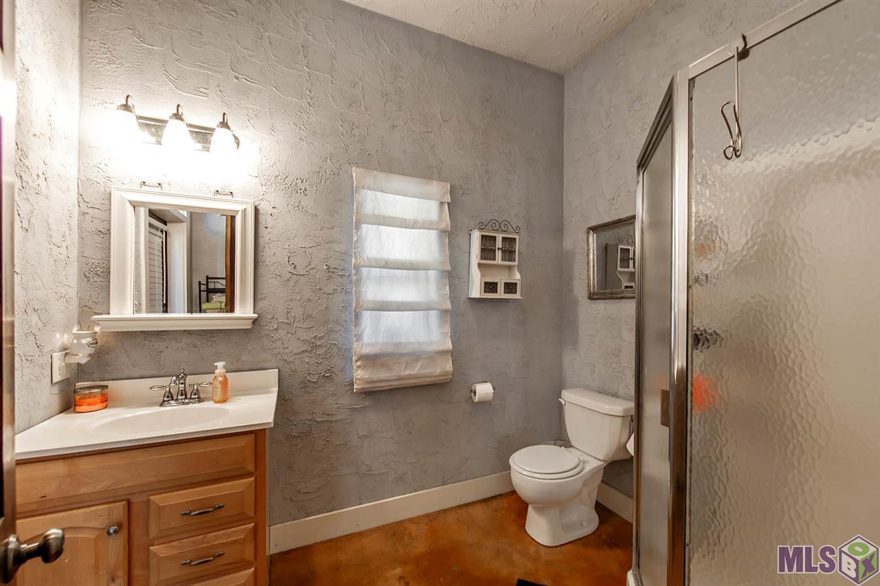 611 Highway 653 Raceland, LA 70394 - Photo 9 of 19 Bathroom with exit to the pool