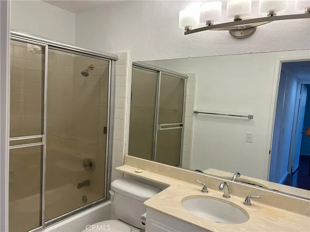 $3,200 | 22 Columbia, Irvine, CA 92612