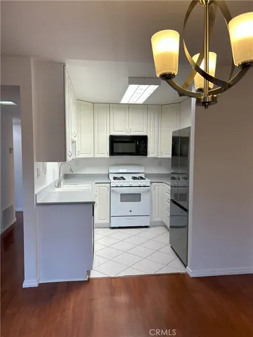$3,200 | 22 Columbia, Irvine, CA 92612