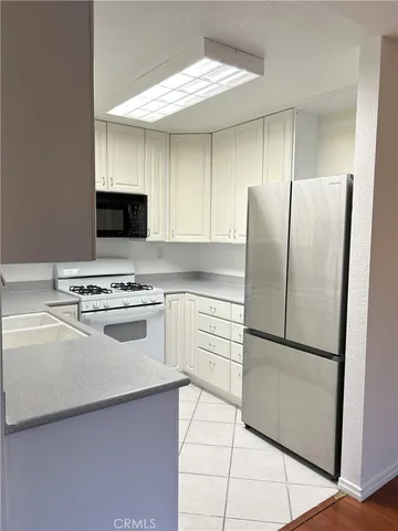 $3,200 | 22 Columbia, Irvine, CA 92612