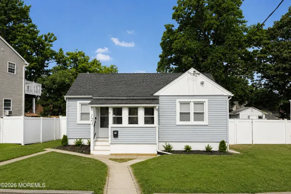 $399,999 | 121 Seawood Drive, Keyport, NJ 07735