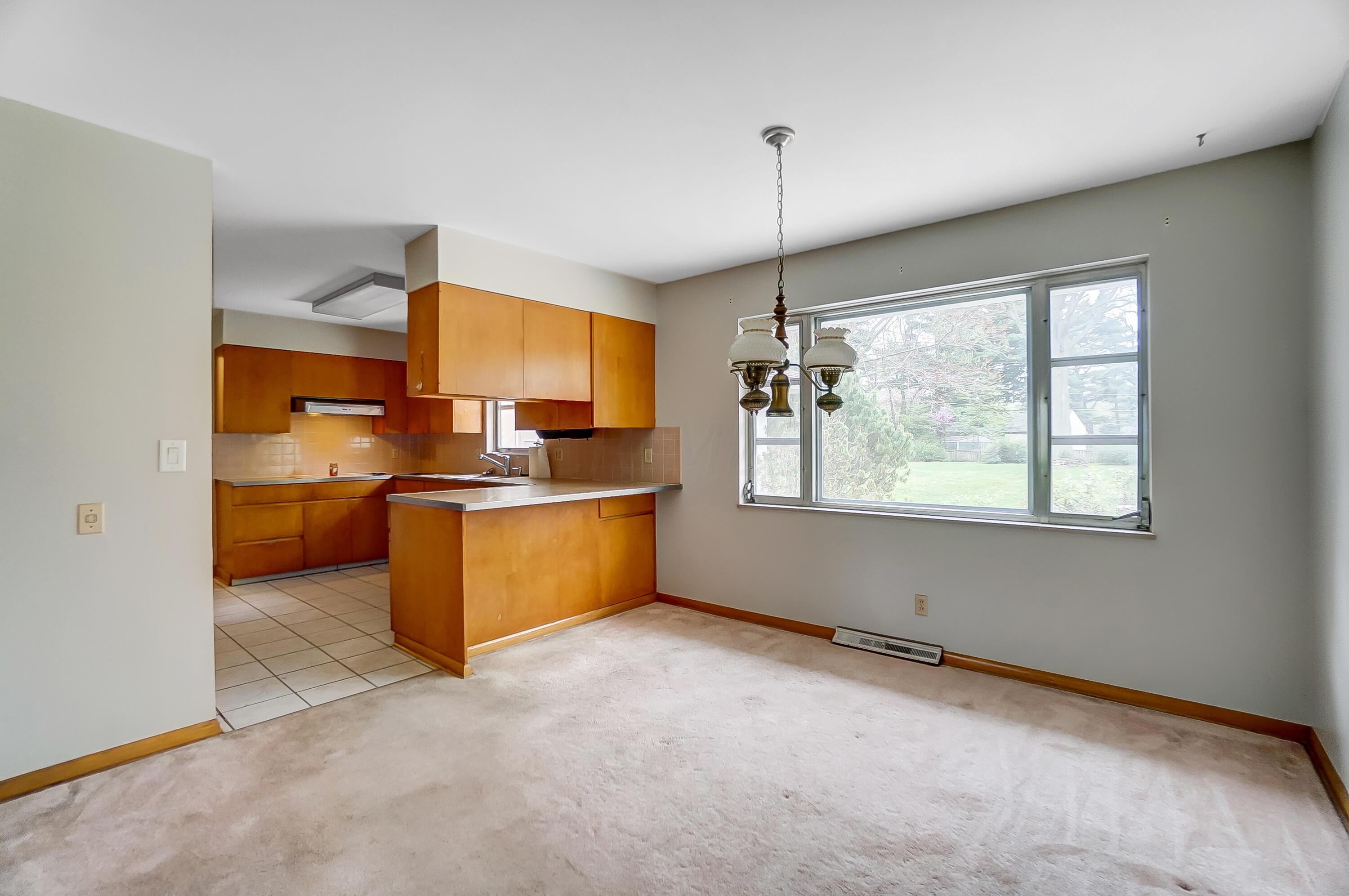 4567 Walburn Road Columbus, OH 43232 - Photo 12 of 32 Eating Space