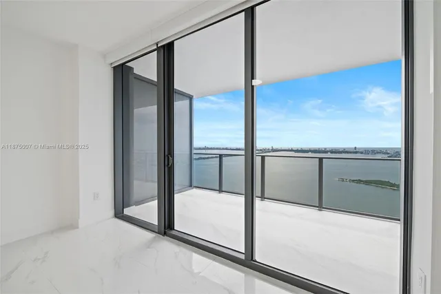 $6,900 | 700 Northeast 24th Street, Unit 4504, Miami, FL 33137