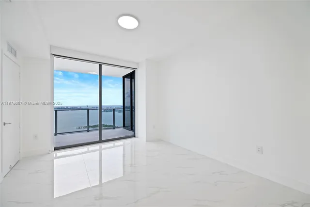 $6,900 | 700 Northeast 24th Street, Unit 4504, Miami, FL 33137