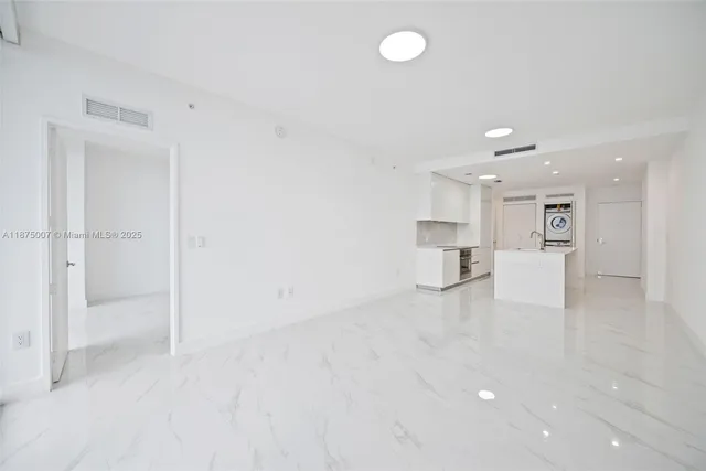 $6,900 | 700 Northeast 24th Street, Unit 4504, Miami, FL 33137