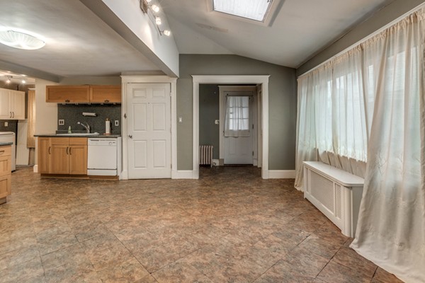 4 Newman Place Somerville, MA 02145 - Photo 9 of 30