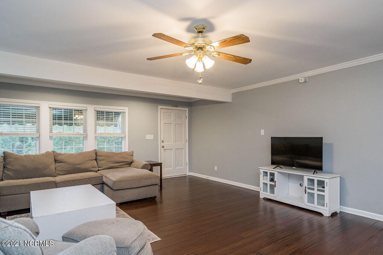 003-1280x960-living-room