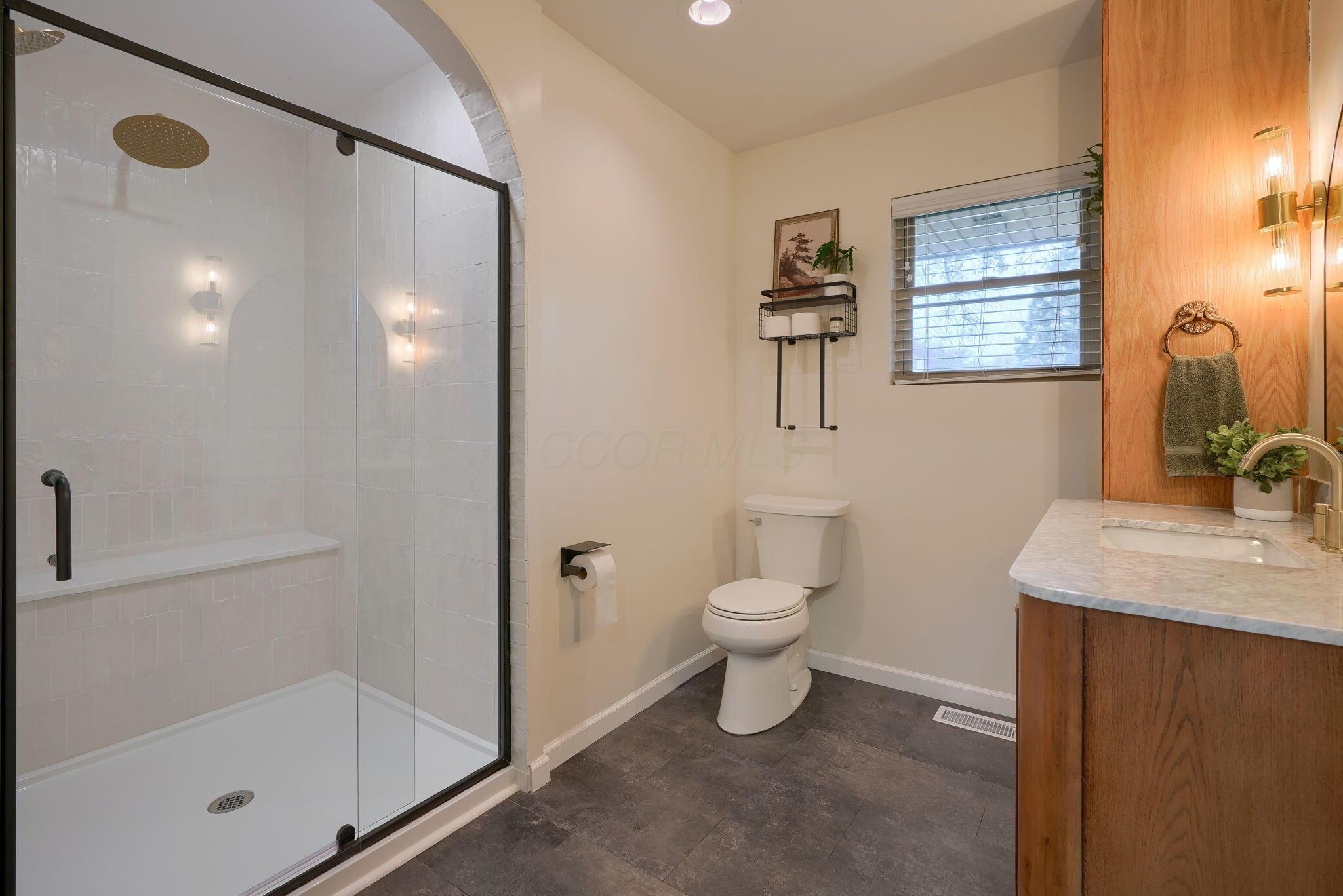40 North Harding Road Columbus, OH 43209 - Photo 8 of 34 Gorgeous Bathroom