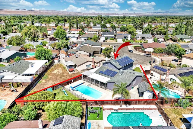 a view of multiple houses with a yard