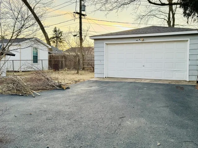 $2,200 | 120 Vermont Avenue, Aurora, IL 60505