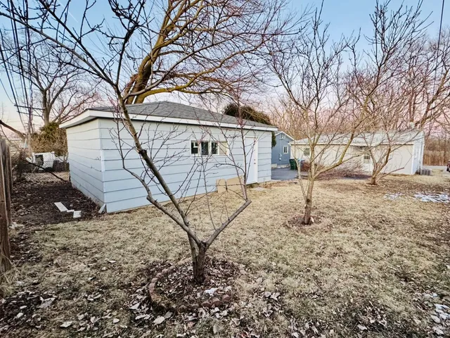 $2,200 | 120 Vermont Avenue, Aurora, IL 60505