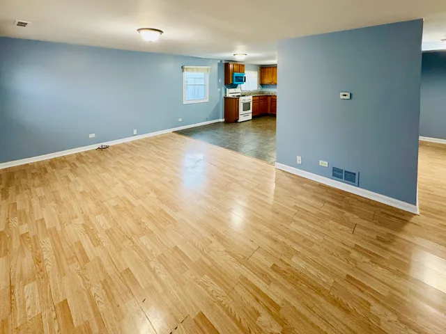 $2,200 | 120 Vermont Avenue, Aurora, IL 60505