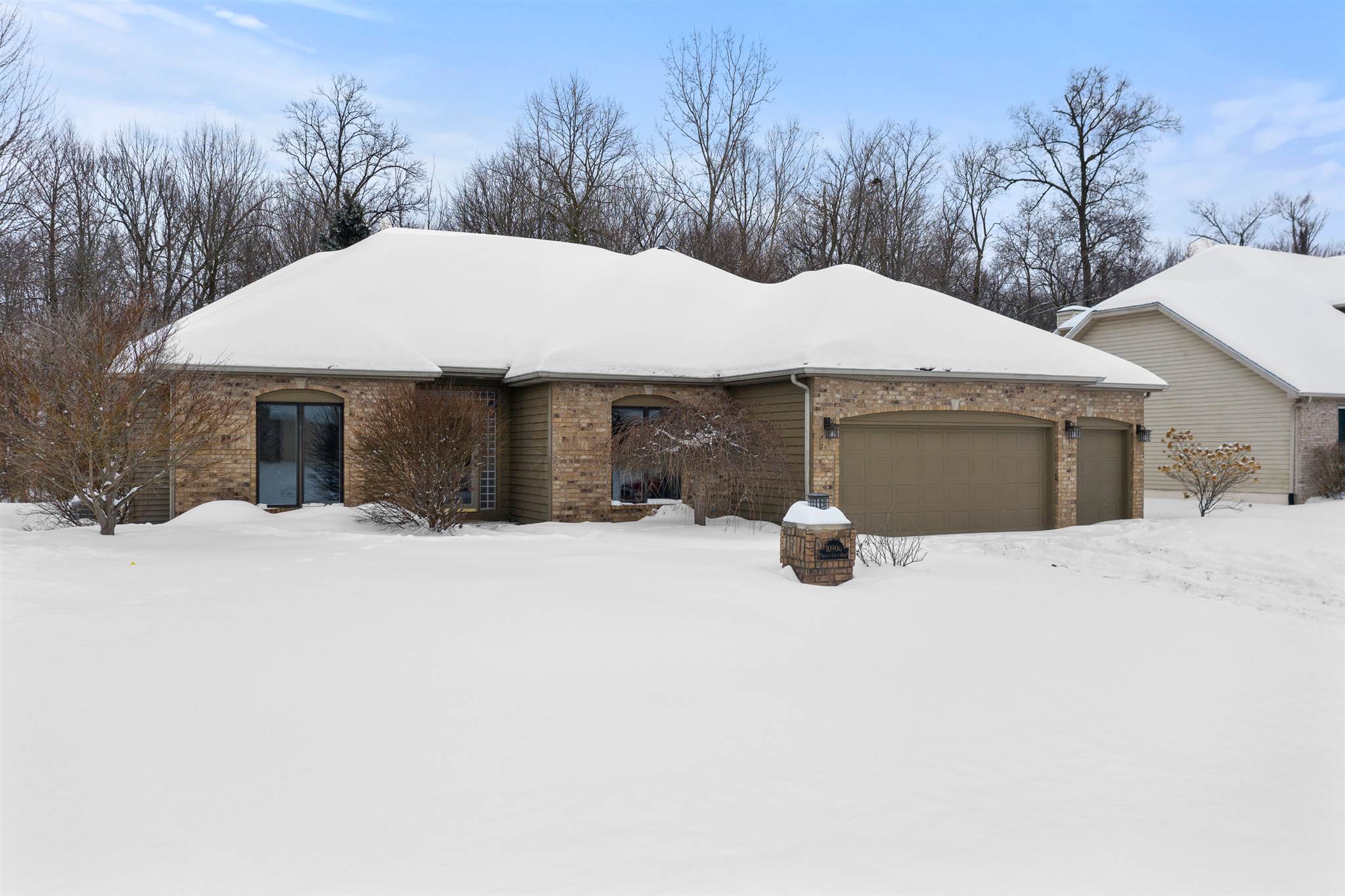 10906 Summer Chase Road Fort Wayne, IN 46818 - Photo 2 of 36