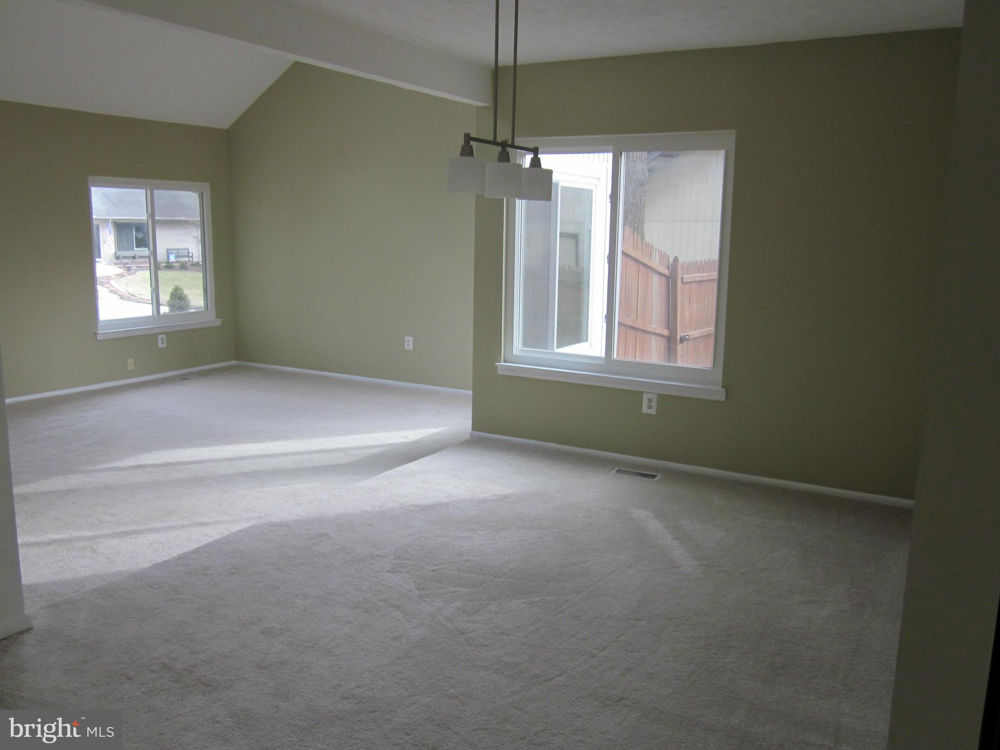 9105 Tulip Grove Road Gaithersburg, MD 20879 - Photo 5 of 20 Dining Room