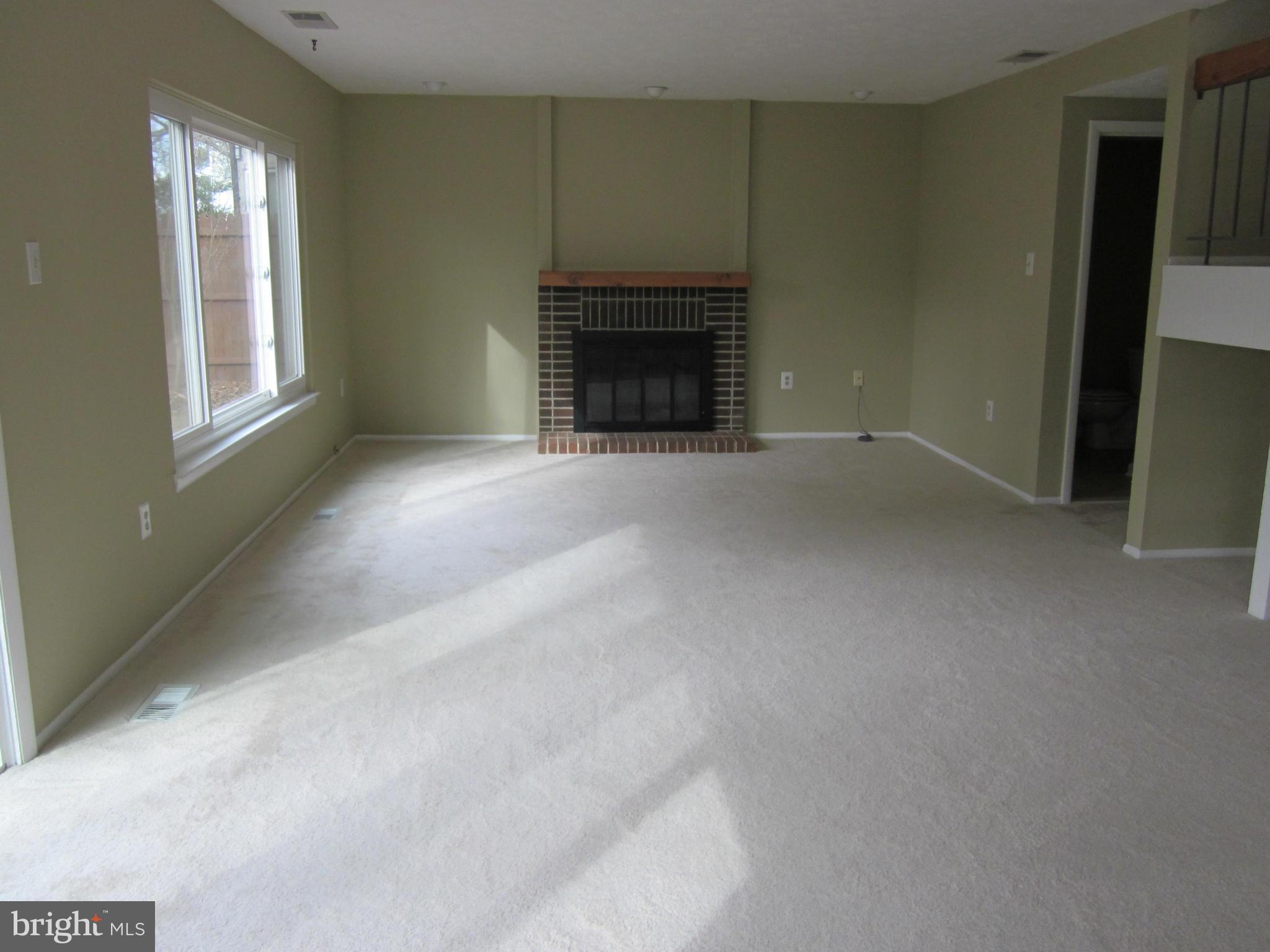 9105 Tulip Grove Road Gaithersburg, MD 20879 - Photo 6 of 20 Family Room