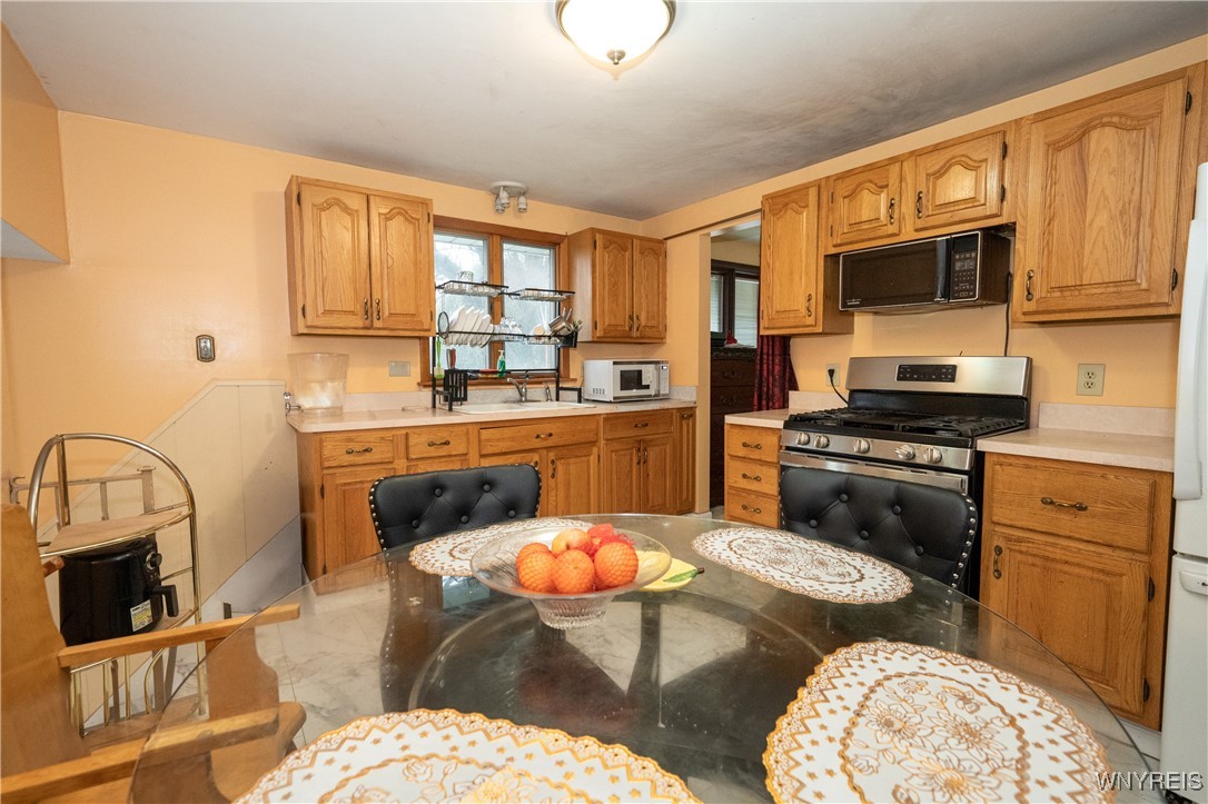 75 Fairoaks Lane Cheektowaga, NY 14227 - Photo 13 of 46