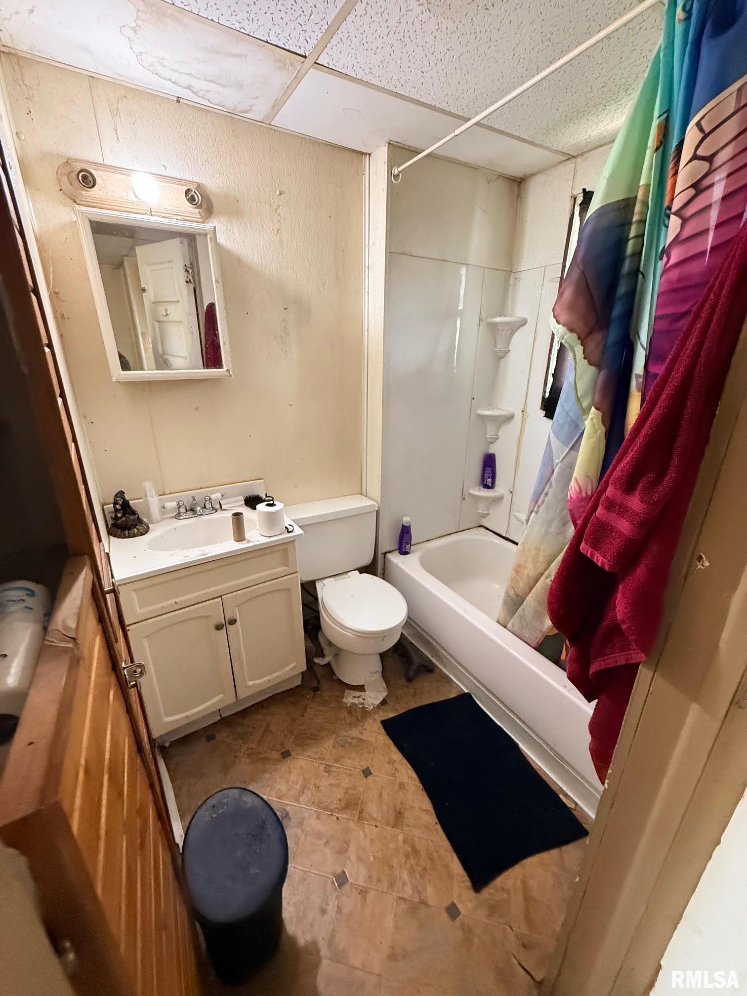 1218 North 8th Street, Unit 2 Quincy, IL 62301 - Photo 11 of 19