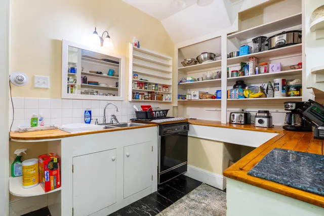 $649,000 | 83 Bath Road, Wiscasset, ME 04578