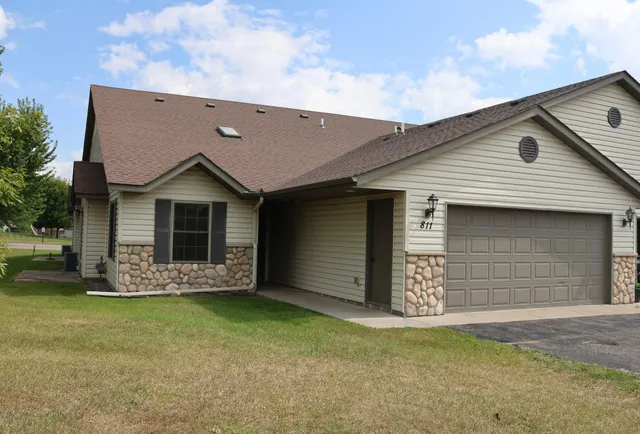 $232,900 | 811 Stonehaven Path, Milaca, MN 56353