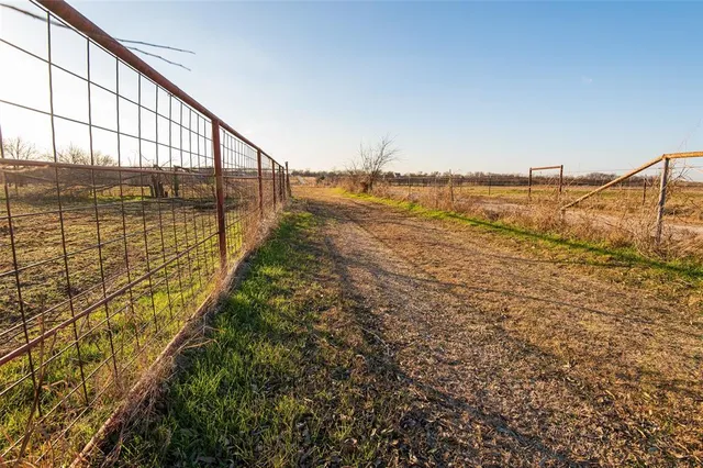 $550,000 | 717 North Pecan Crk Trail, Valley View, TX 76272