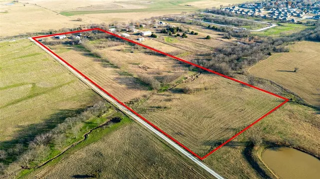 $550,000 | 717 North Pecan Crk Trail, Valley View, TX 76272