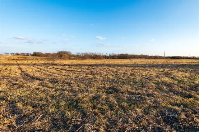 $550,000 | 717 North Pecan Crk Trail, Valley View, TX 76272