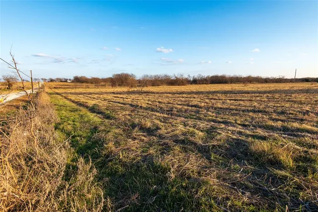 $550,000 | 717 North Pecan Crk Trail, Valley View, TX 76272