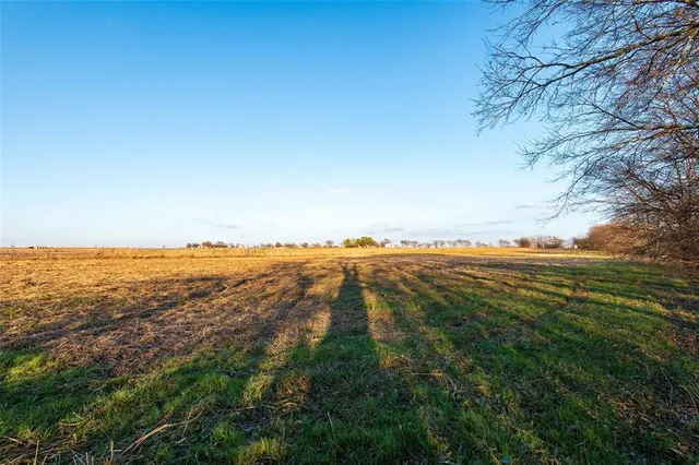 $550,000 | 717 North Pecan Crk Trail, Valley View, TX 76272