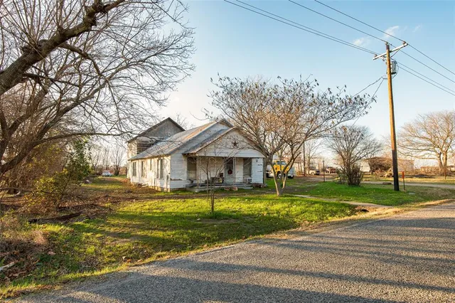 $550,000 | 717 North Pecan Crk Trail, Valley View, TX 76272